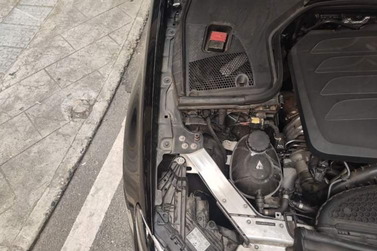 Used Mercedes-Benz E-Class 2023 E 300 L Stylish Model Engine Bay Right