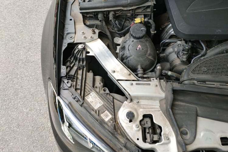 Used Mercedes-Benz E-Class 2023 E 300 L Stylish Model Engine Bay Right