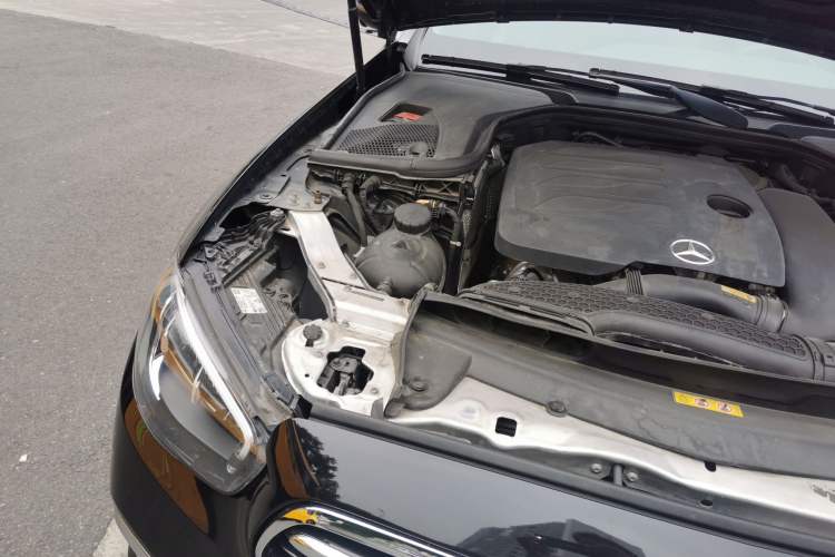 Used Mercedes-Benz E-Class 2023 Updated E 300 L Fashion Edition Engine Bay Right