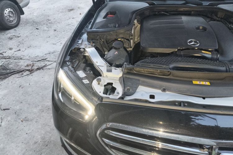 Used Mercedes-Benz E-Class 2023 Updated E 300 L Fashion Edition Engine Bay Right