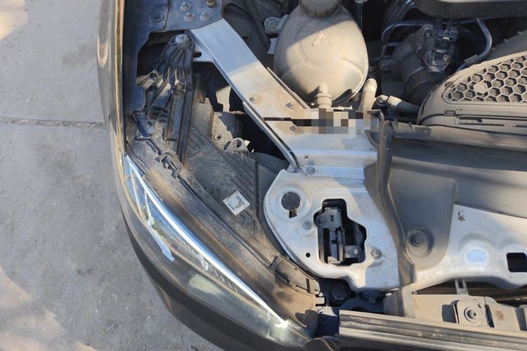 Used Mercedes-Benz E-Class 2023 Facelift E 260 L Engine Bay Right