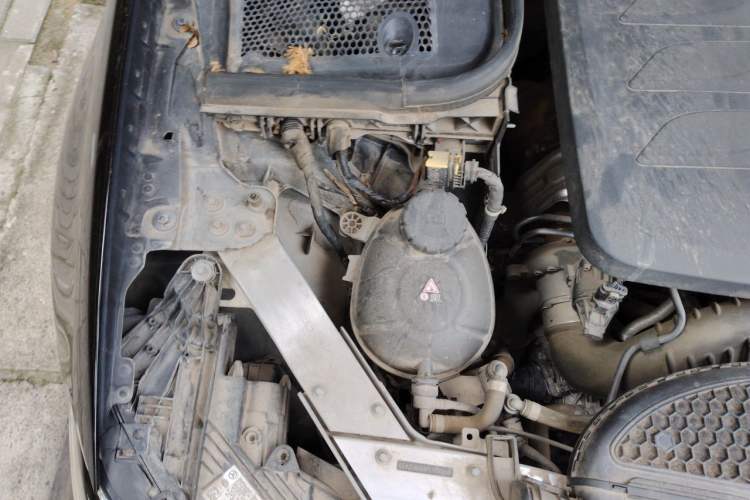 Used Mercedes-Benz E-Class 2023 E 260 L Engine Bay Right