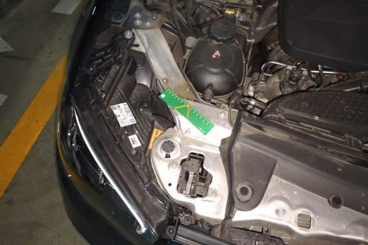 Used Mercedes-Benz E-Class 2023 Facelift E 260 L Engine Bay Right