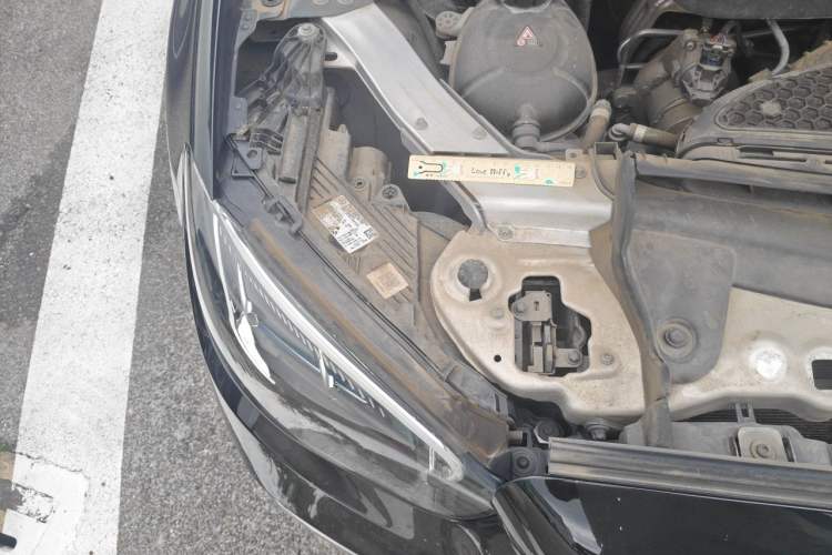 Used Mercedes-Benz E-Class 2023 E 260 L Engine Bay Right