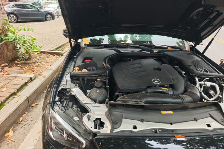 Used Mercedes-Benz E-Class 2023 Updated E 300 L Fashion Edition Engine Bay Right