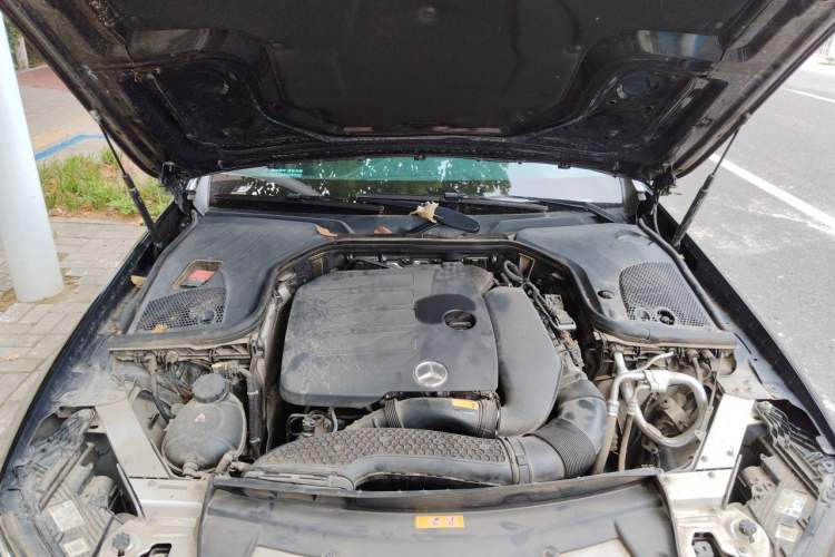 Used Mercedes-Benz E-Class 2023 E 260 L Engine Bay