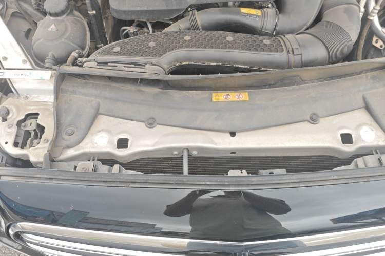 Used Mercedes-Benz E-Class 2023 E 260 L Engine Bay