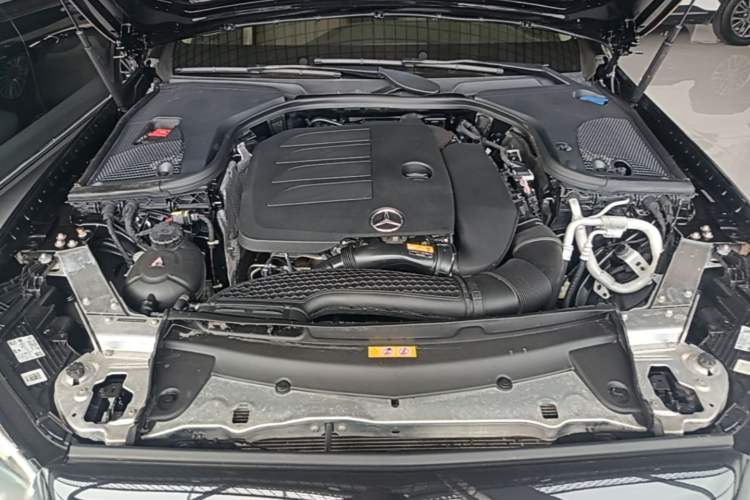 Used Mercedes-Benz E-Class 2023 Updated E 300 L Fashion Edition Engine Bay