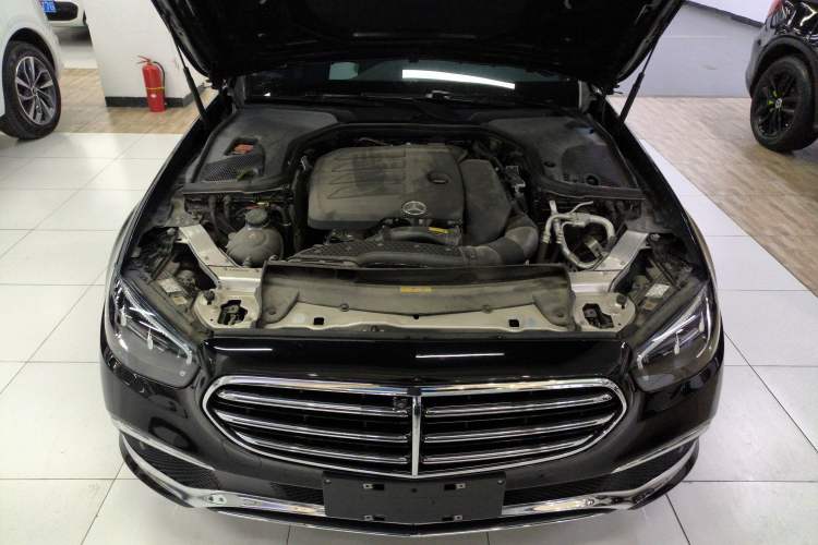 Used Mercedes-Benz E-Class 2023 Updated E 300 L Fashion Edition Engine Bay