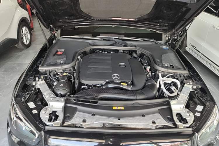 Used Mercedes-Benz E-Class 2023 Updated E 300 L Fashion Edition Engine Bay