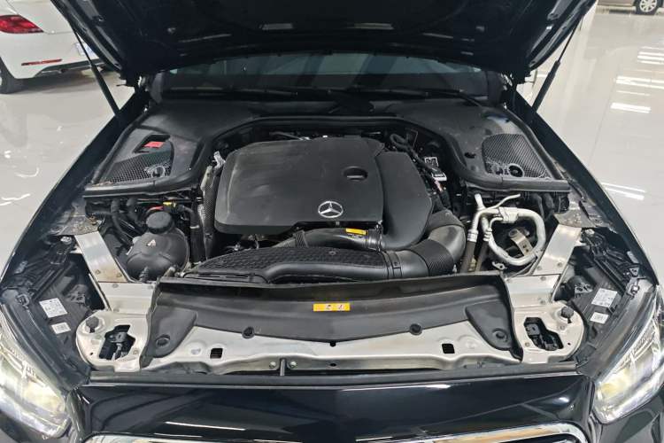 Used Mercedes-Benz E-Class 2023 E 260 L Engine Bay