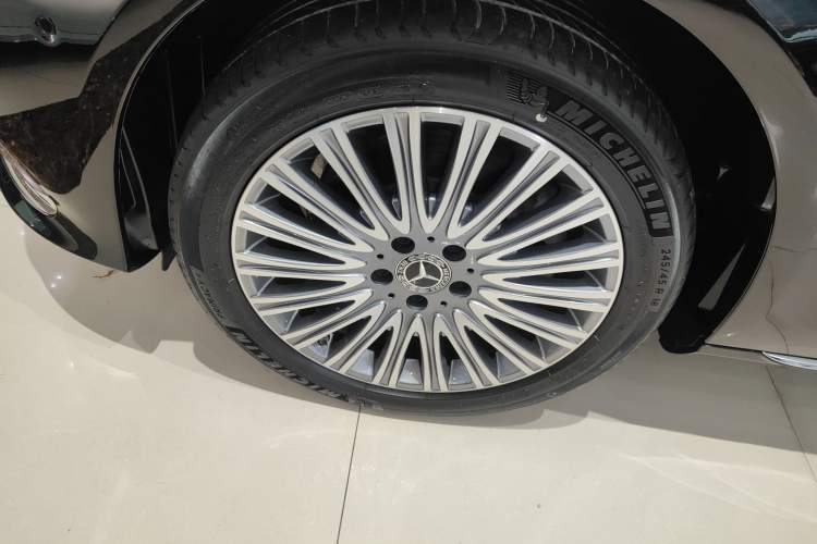Used Mercedes-Benz E-Class 2023 Updated E 300 L Fashion Edition Exterior 1