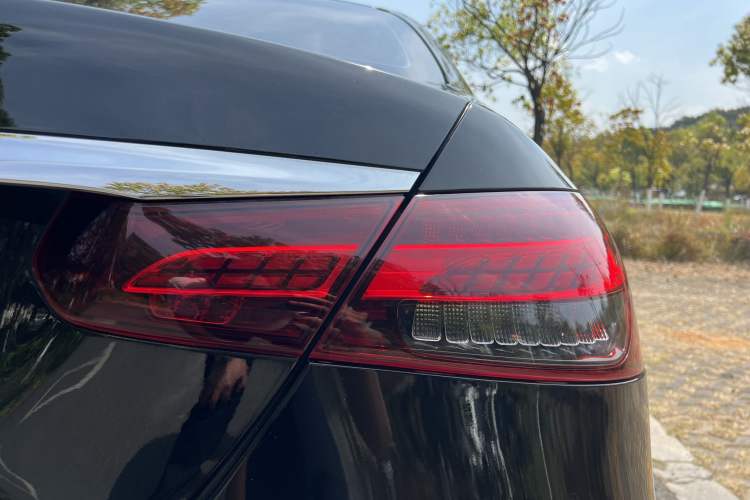 Used Mercedes-Benz E-Class 2023 Updated E 300 L Fashion Edition Exterior 10
