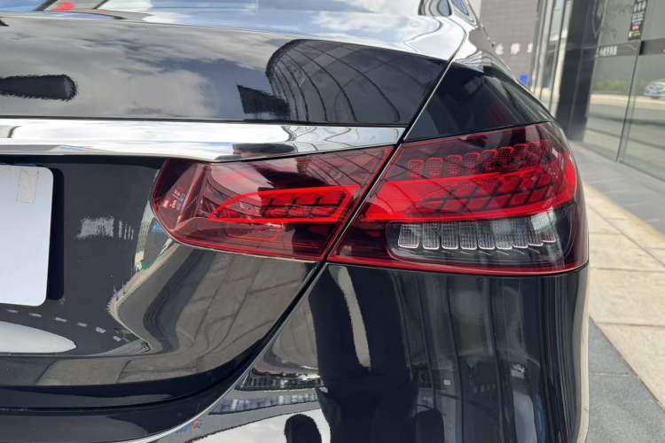 Used Mercedes-Benz E-Class 2023 E 300 L Sporty and Stylish Model Exterior 10