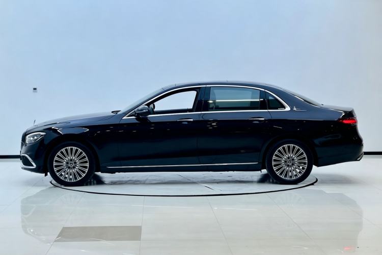 Used Mercedes-Benz E-Class 2023 Updated E 300 L Luxury Edition Exterior 2