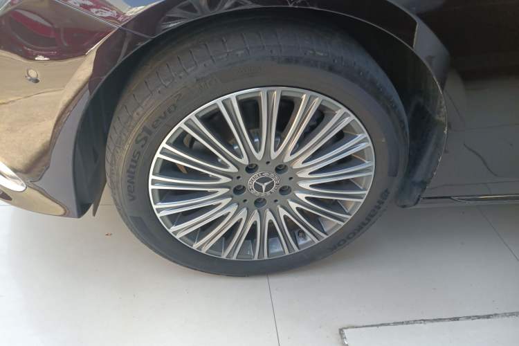 Used Mercedes-Benz E-Class 2023 Updated E 300 L Fashion Edition Exterior 2
