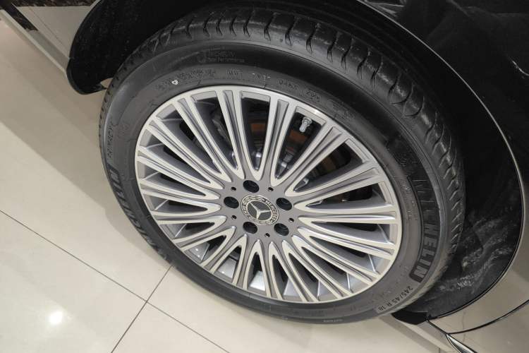 Used Mercedes-Benz E-Class 2023 Updated E 300 L Fashion Edition Exterior 2