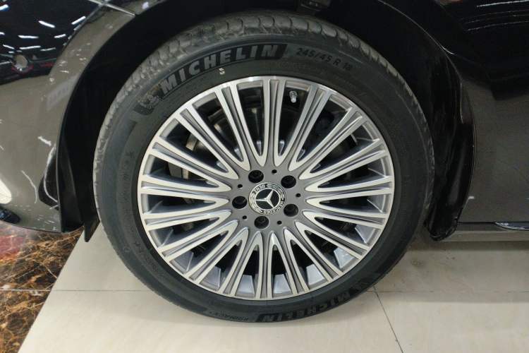 Used Mercedes-Benz E-Class 2023 E 300 L Luxury Model Exterior 2