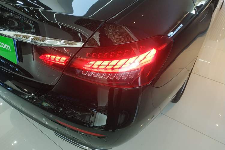 Used Mercedes-Benz E-Class 2023 Updated E 300 L Fashion Edition Exterior 3