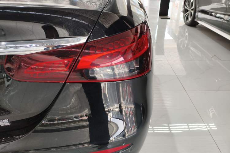 Used Mercedes-Benz E-Class 2023 Updated E 300 L Fashion Edition Exterior 3