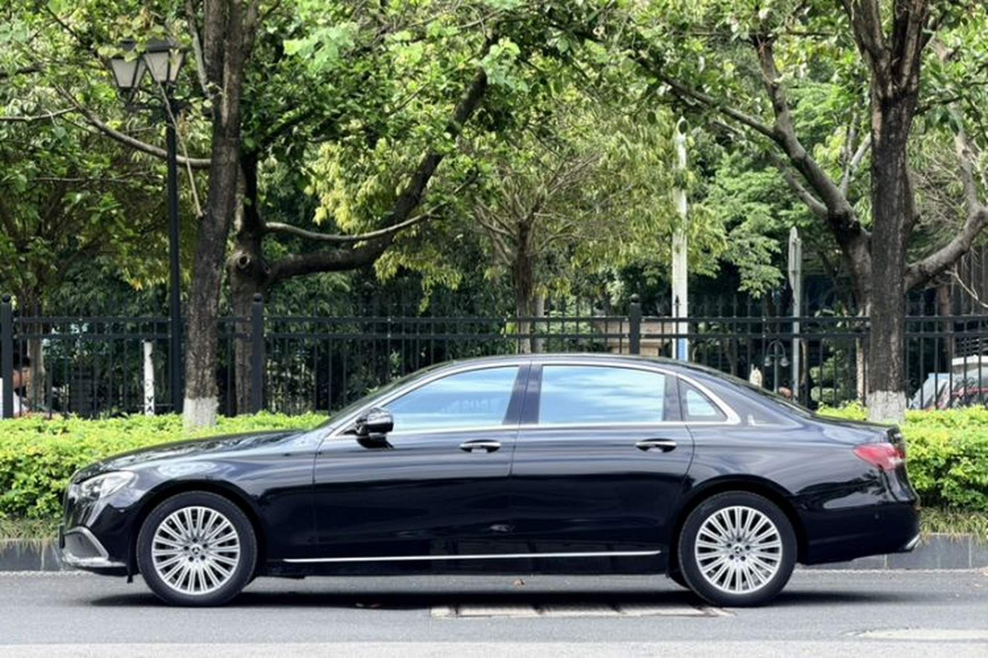 Used Mercedes-Benz E-Class 2023 E 300 L Luxury Model Exterior 3