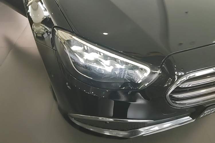Used Mercedes-Benz E-Class 2023 E 300 L Luxury Model Exterior 3