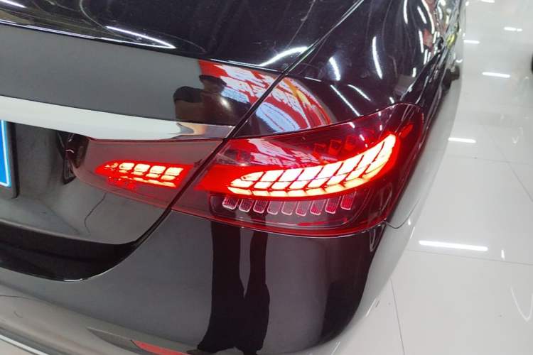 Used Mercedes-Benz E-Class 2023 Facelift E 260 L Exterior 3