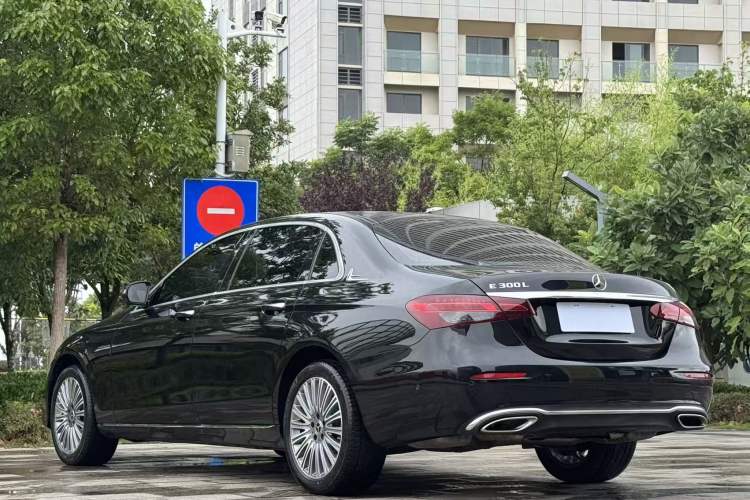 Used Mercedes-Benz E-Class 2023 Updated E 300 L Fashion Edition Exterior 3