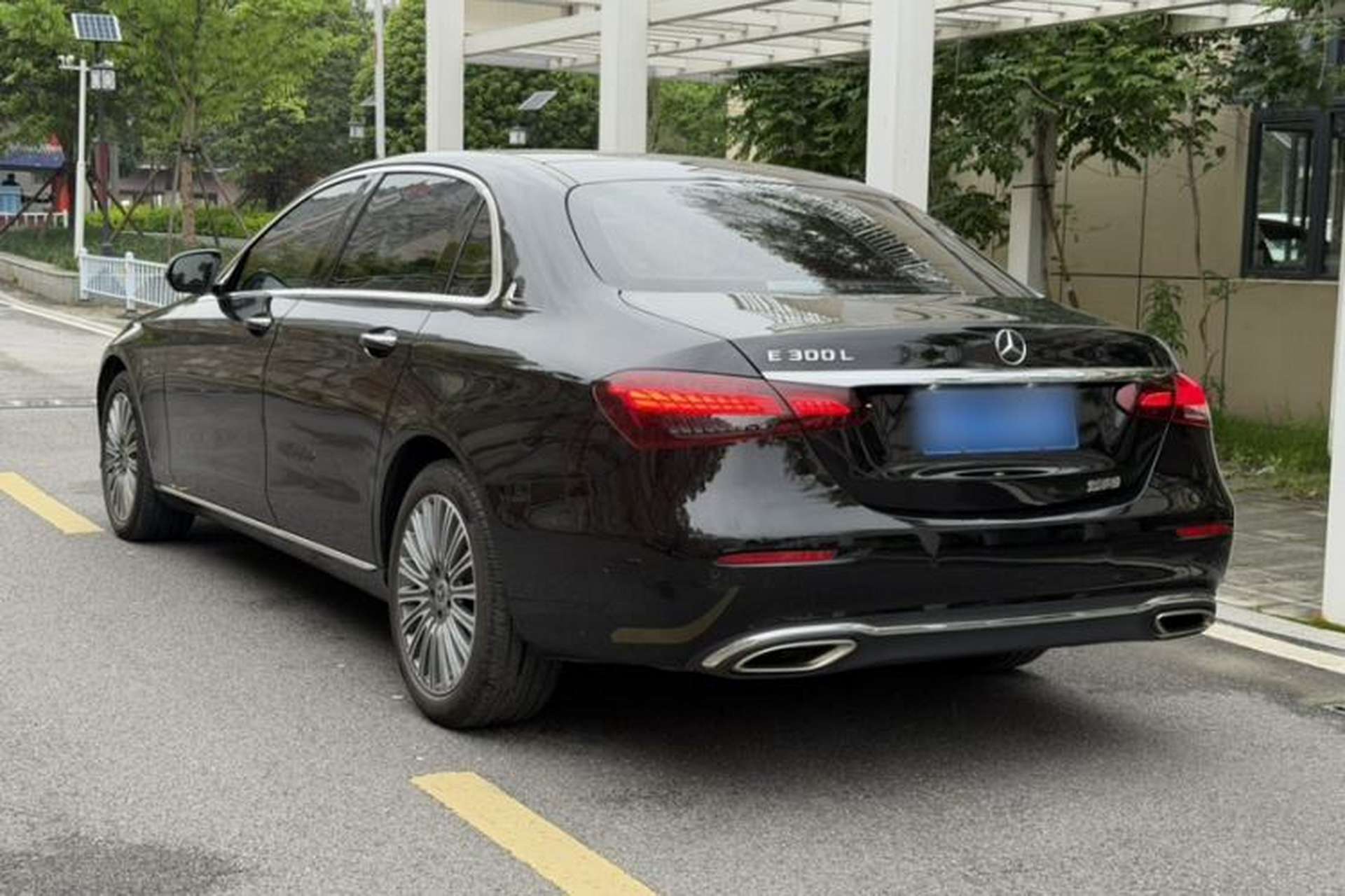 Used Mercedes-Benz E-Class 2023 Updated E 300 L Fashion Edition Exterior 3