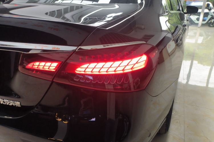 Used Mercedes-Benz E-Class 2023 Updated E 300 L Luxury Edition Exterior 3