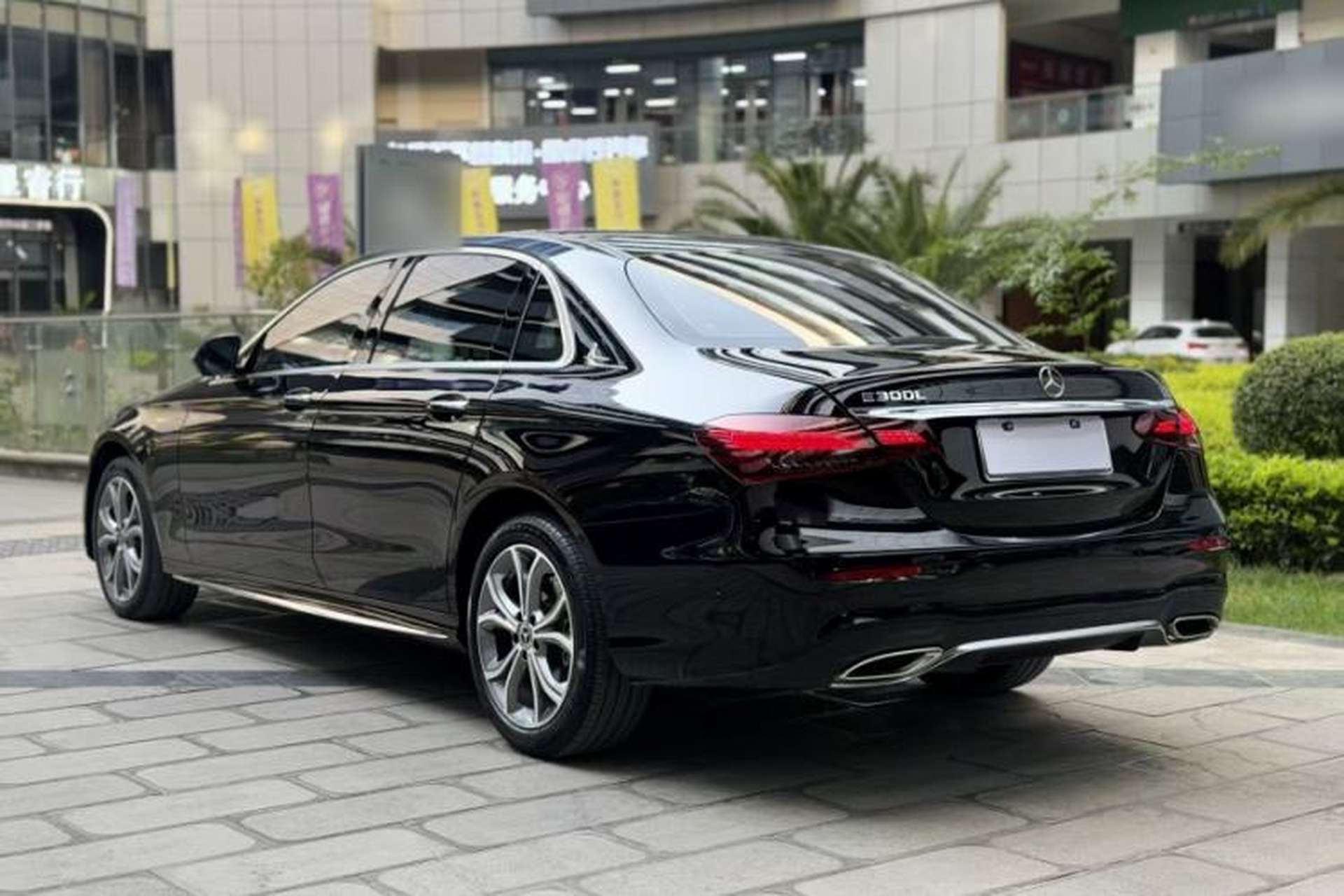 Used Mercedes-Benz E-Class 2023 Restyled E 300 L Sporty and Stylish Edition Exterior 3