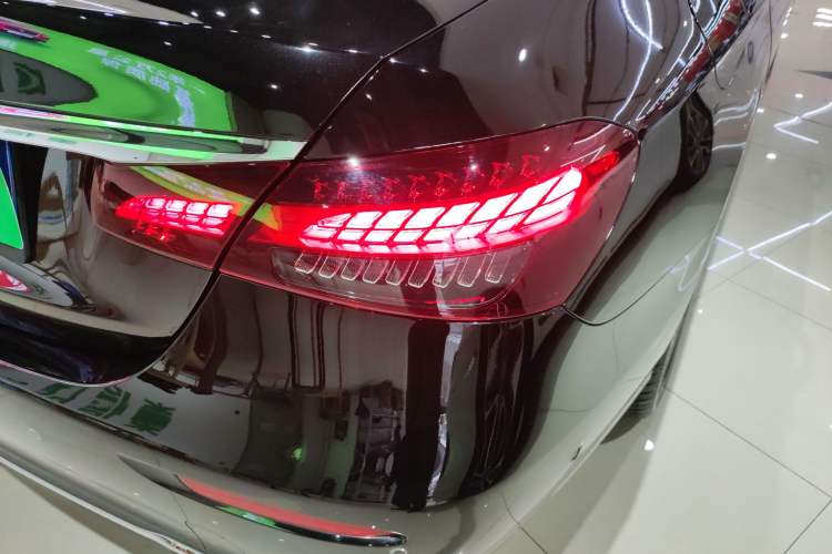 Used Mercedes-Benz E-Class 2023 Updated E 300 L Fashion Edition Exterior 3