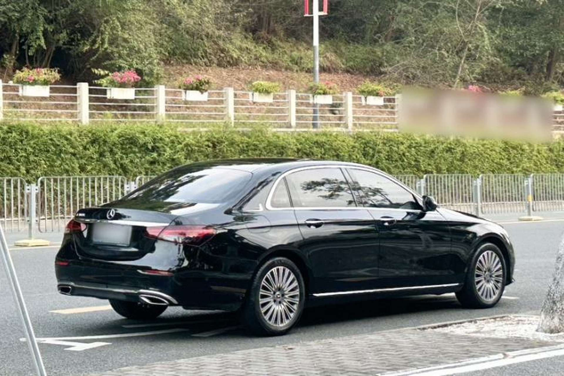 Used Mercedes-Benz E-Class 2023 Updated E 300 L Luxury Edition Exterior 3