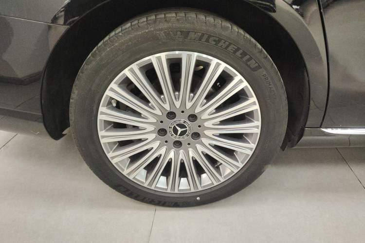 Used Mercedes-Benz E-Class 2023 E 300 L Stylish Model Exterior 3