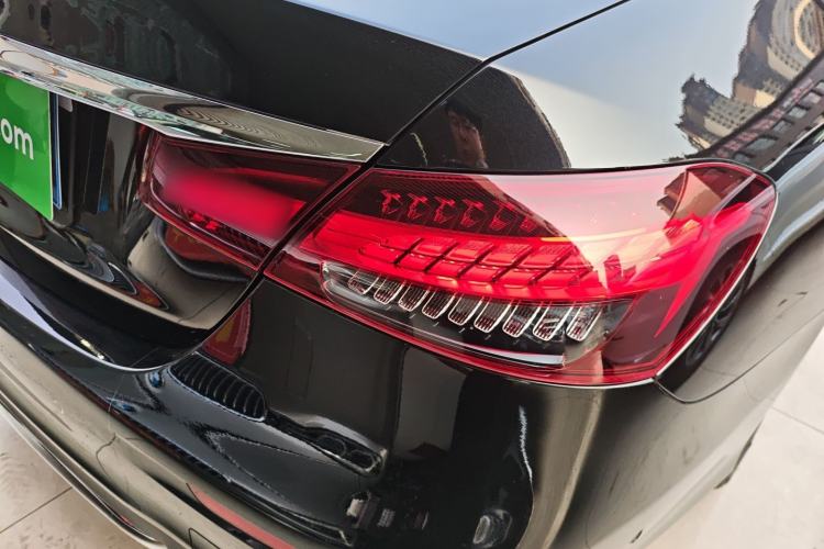 Used Mercedes-Benz E-Class 2023 Restyled E 300 L Sporty and Stylish Edition Exterior 3