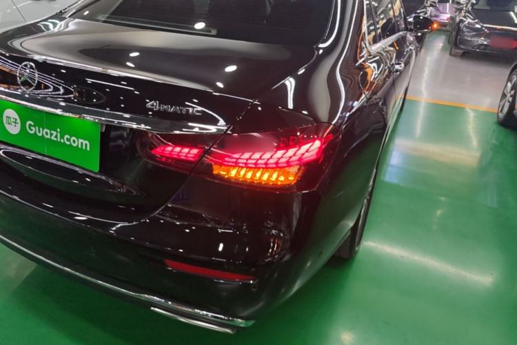 Used Mercedes-Benz E-Class 2023 Facelift E 260 L 4MATIC Exterior 3
