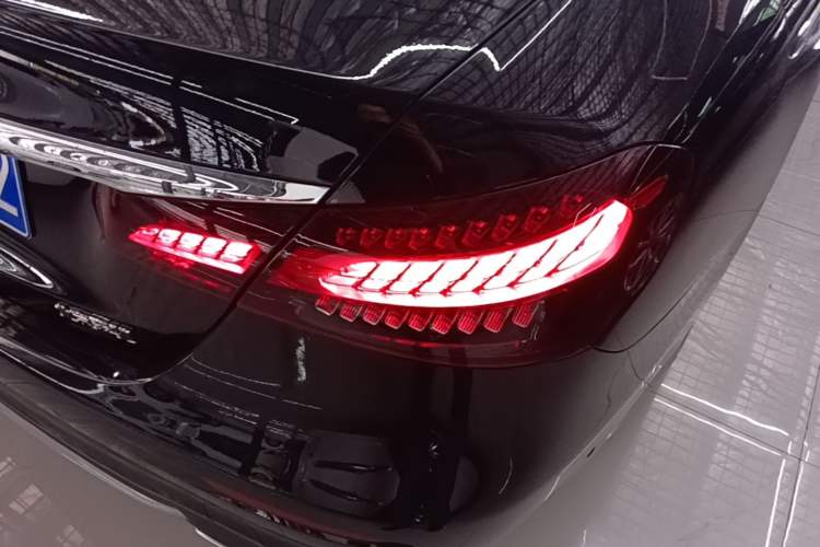 Used Mercedes-Benz E-Class 2023 Restyled E 300 L Sport Luxury Edition Exterior 3