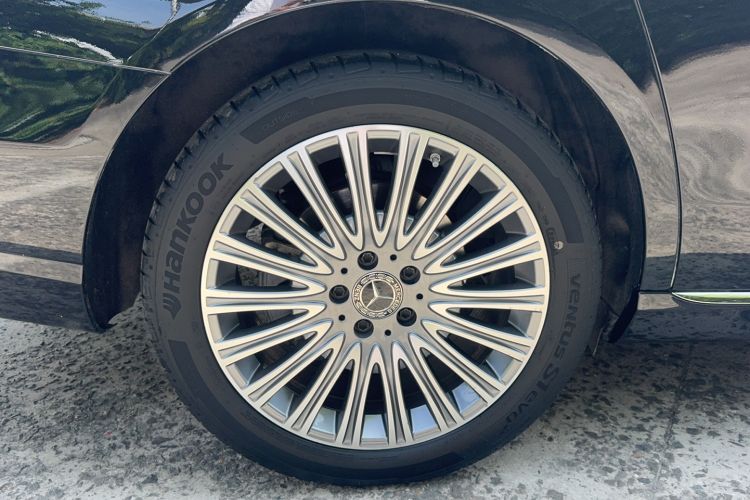 Used Mercedes-Benz E-Class 2023 Updated E 300 L Luxury Edition Exterior 3
