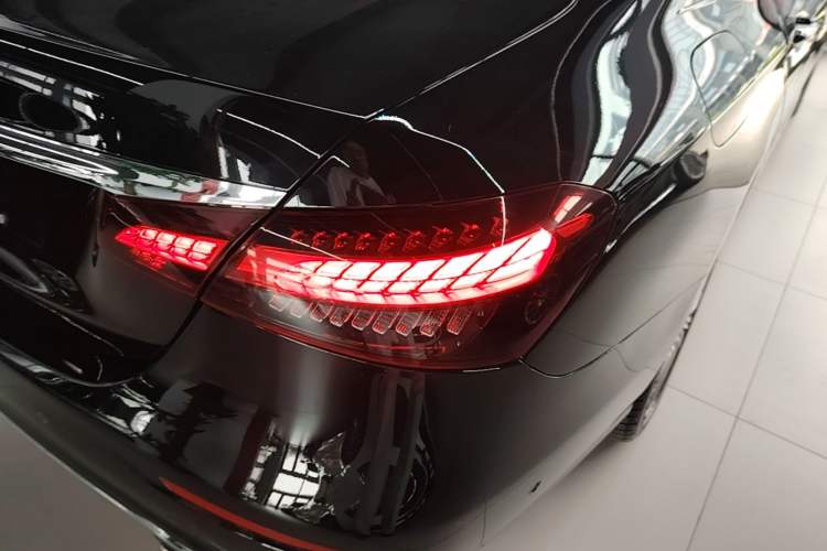 Used Mercedes-Benz E-Class 2023 Updated E 300 L Fashion Edition Exterior 3