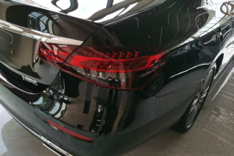 Used Mercedes-Benz E-Class 2023 E 300 L Luxury Model Exterior 3