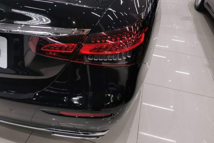 Used Mercedes-Benz E-Class 2023 E 300 L Luxury Model Exterior 3