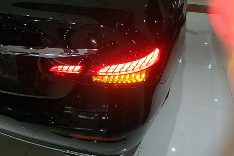 Used Mercedes-Benz E-Class 2023 E 300 L Luxury Model Exterior 3