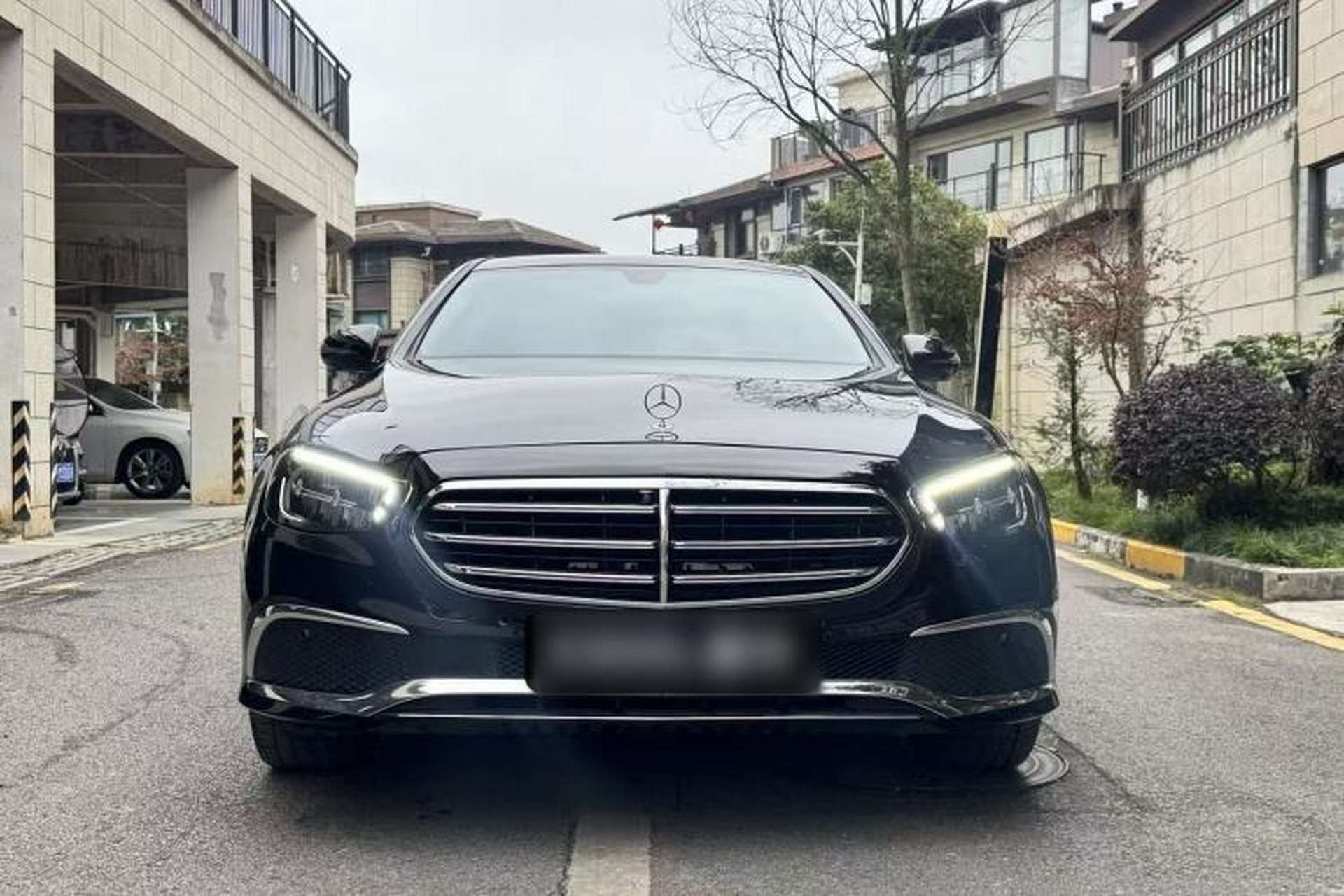 Used Mercedes-Benz E-Class 2023 E 300 L Luxury Model Exterior 3
