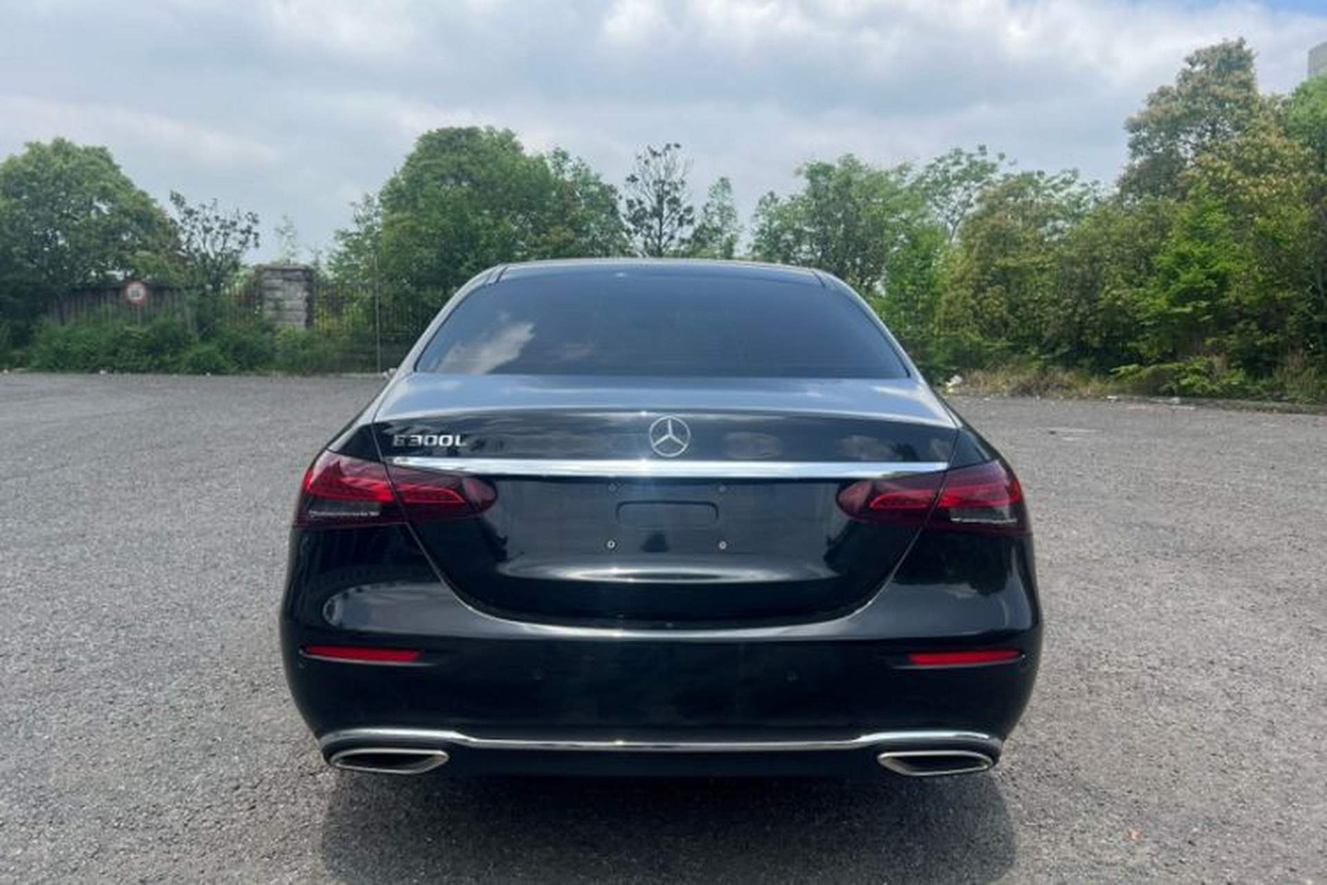Used Mercedes-Benz E-Class 2023 Updated E 300 L Fashion Edition Exterior 3