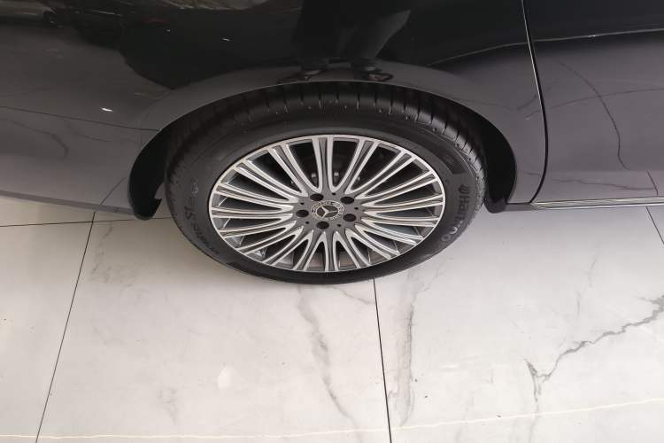 Used Mercedes-Benz E-Class 2023 Updated E 300 L Luxury Edition Exterior 3