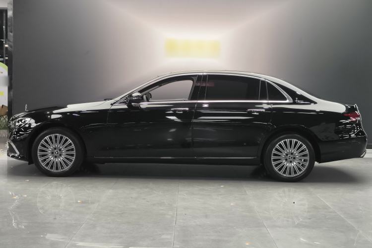 Used Mercedes-Benz E-Class 2023 Updated E 300 L Fashion Edition Exterior 3