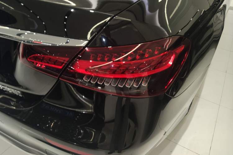 Used Mercedes-Benz E-Class 2023 Restyled E 300 L Sport Luxury Edition Exterior 3