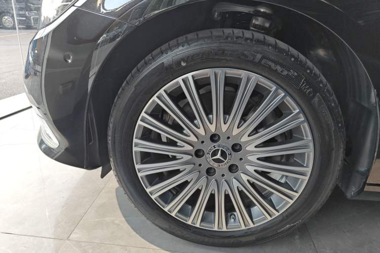 Used Mercedes-Benz E-Class 2023 Updated E 300 L Fashion Edition Exterior 4