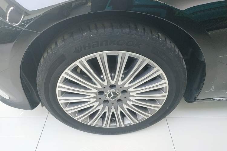Used Mercedes-Benz E-Class 2023 Updated E 300 L Fashion Edition Exterior 4