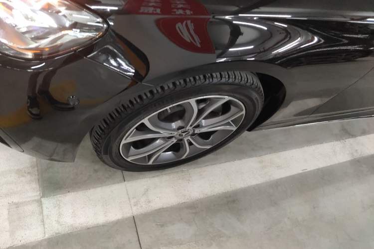 Used Mercedes-Benz E-Class 2023 E 300 L Sporty and Stylish Model Exterior 4